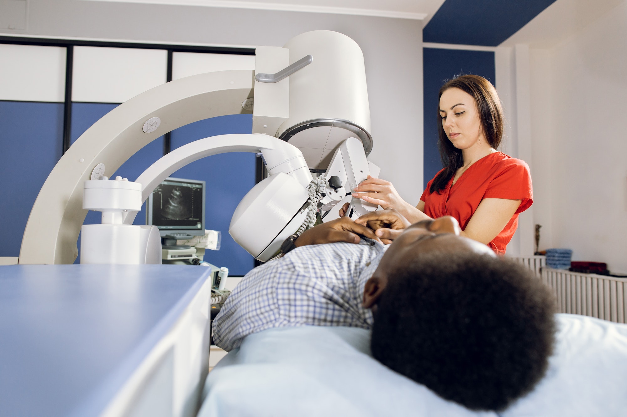 Procedure of extracorporeal shock wave lithotripsy in modern urology medical center.